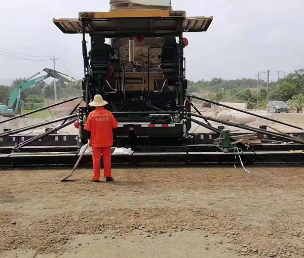 御風(fēng)短軸中頂房車